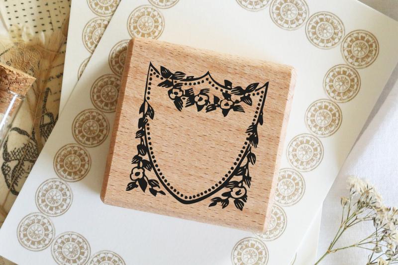 Rubber stamp - Crest with flowers